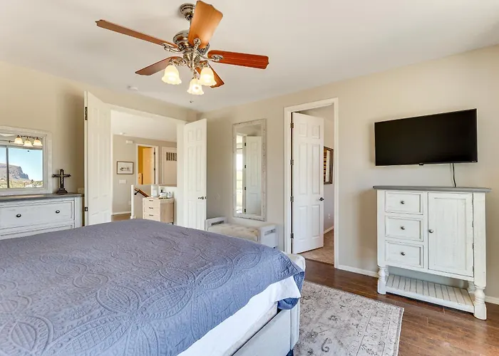 Breathtaking Family Retreat In Elite Gold Canyon! Casa vacanze