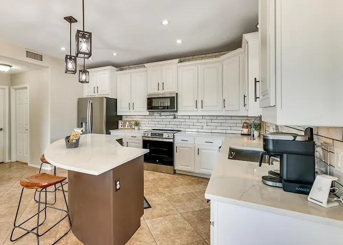 Breathtaking Family Retreat In Elite Gold Canyon! Casa vacanze